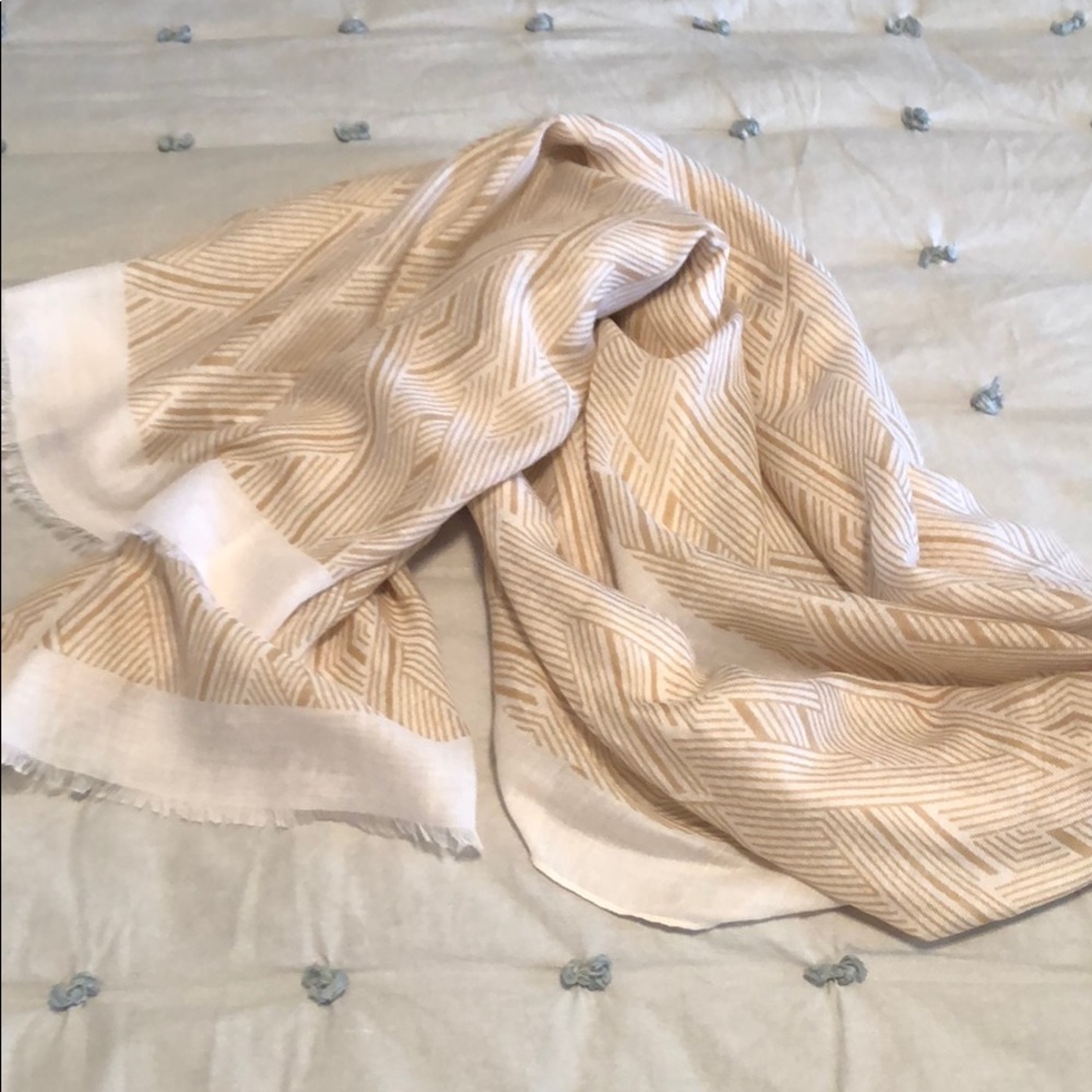 Light weight fashion scarf